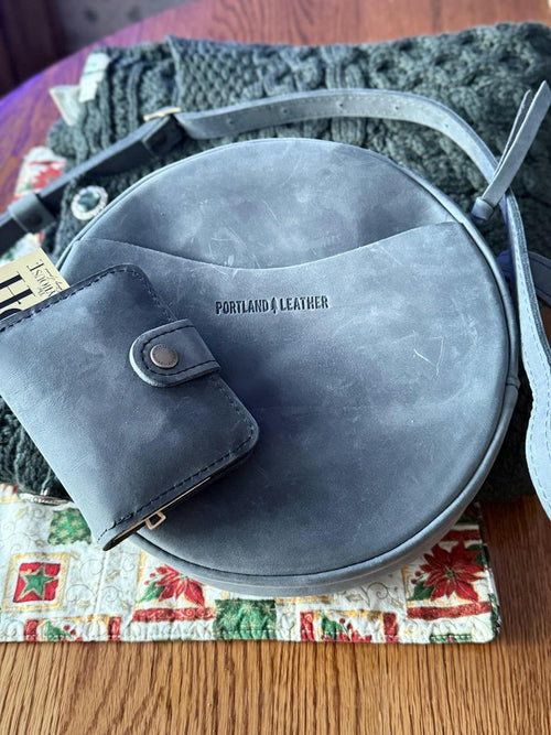 Holds Everything Needed - customer review photo