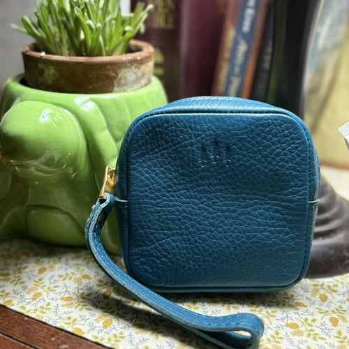 Great little pouch with wristlet - customer review photo