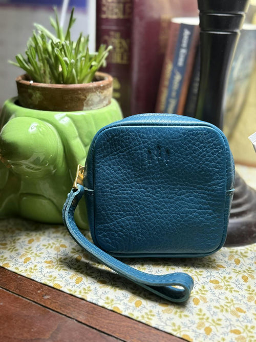 Great little pouch with wristlet - customer review photo