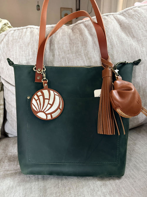 Looks so cute! Goes with any bag - customer review photo