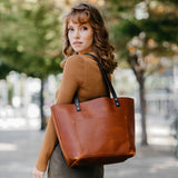 Honey Classic | Large leather tote bag with sturdy bridle handles and front pocket