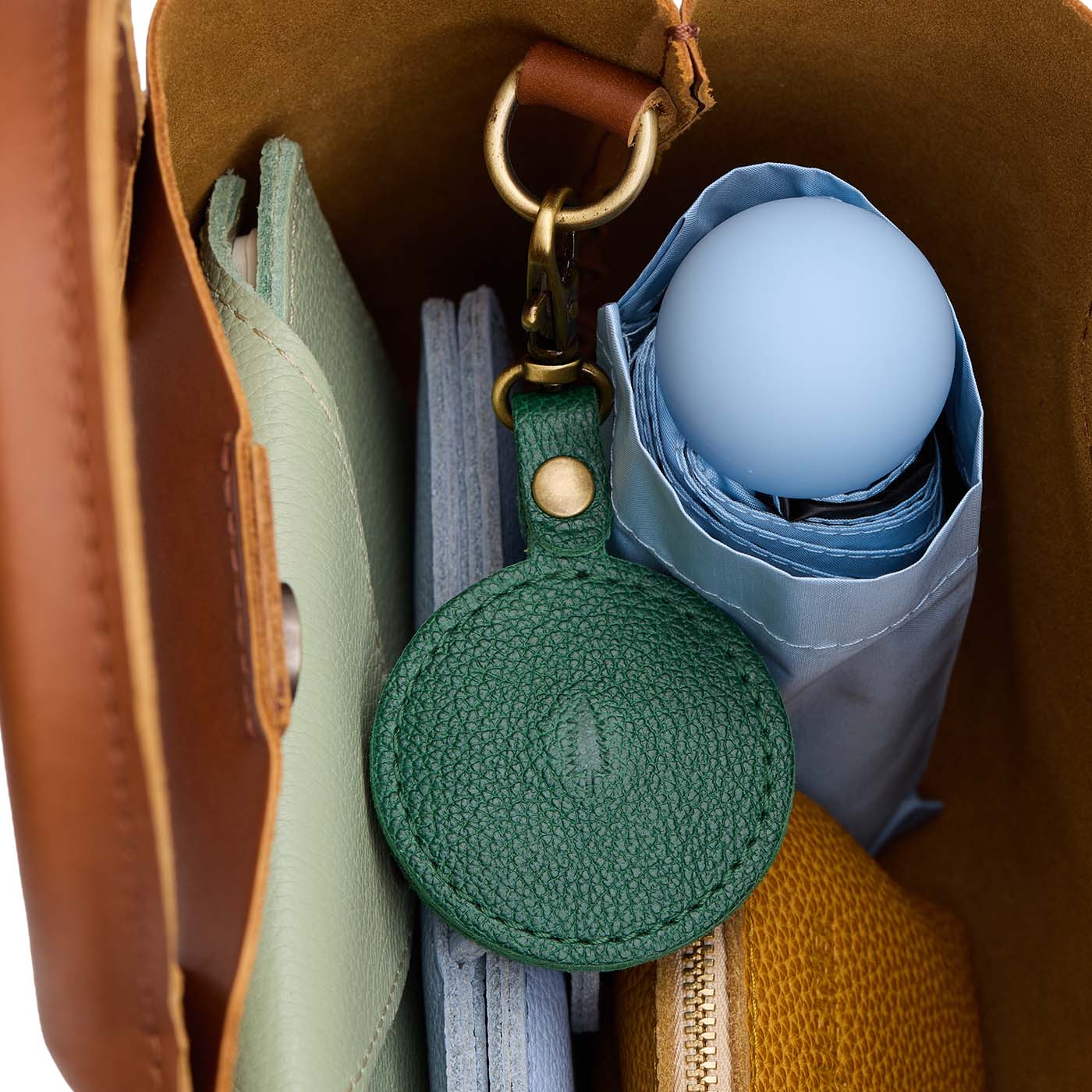 Bacalar | Circle-shaped airtag holder keychain with a swivel lobster clasp