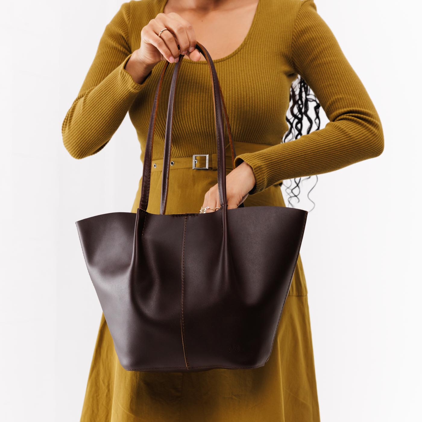 Grizzly*Large | Bucket shaped tote bag with matching leather handles