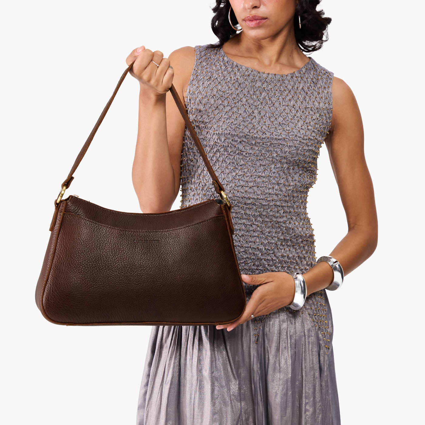 Coldbrew*Large | Model holding a bean shaped shoulder bag with a zipper closure