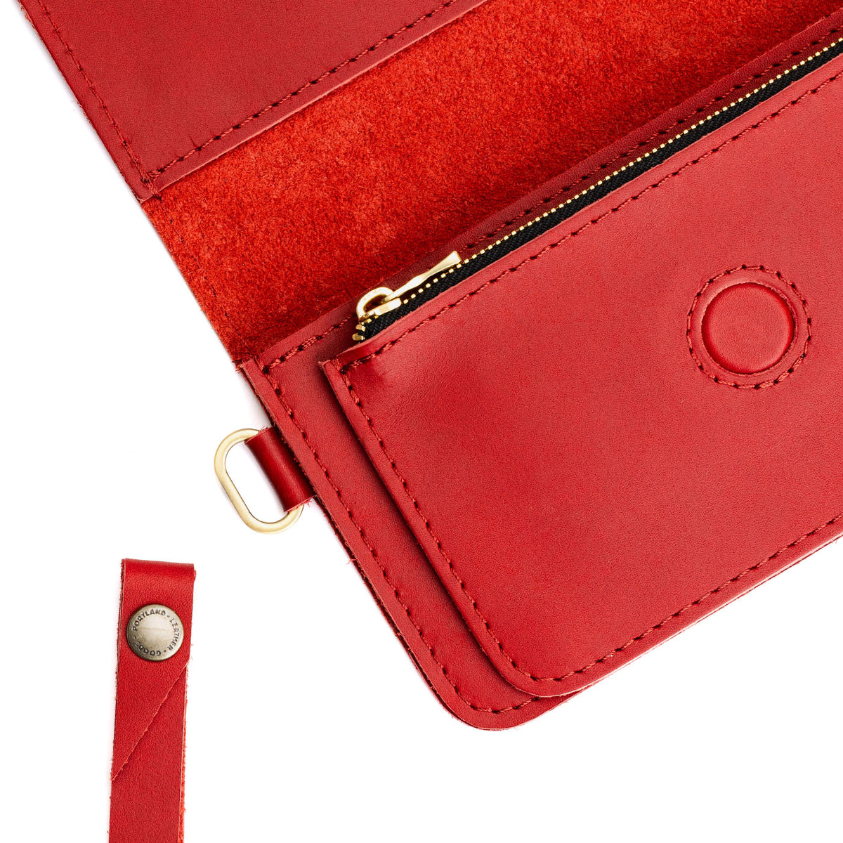 Ruby | Leather wallet clutch with wristlet and magnetic closure