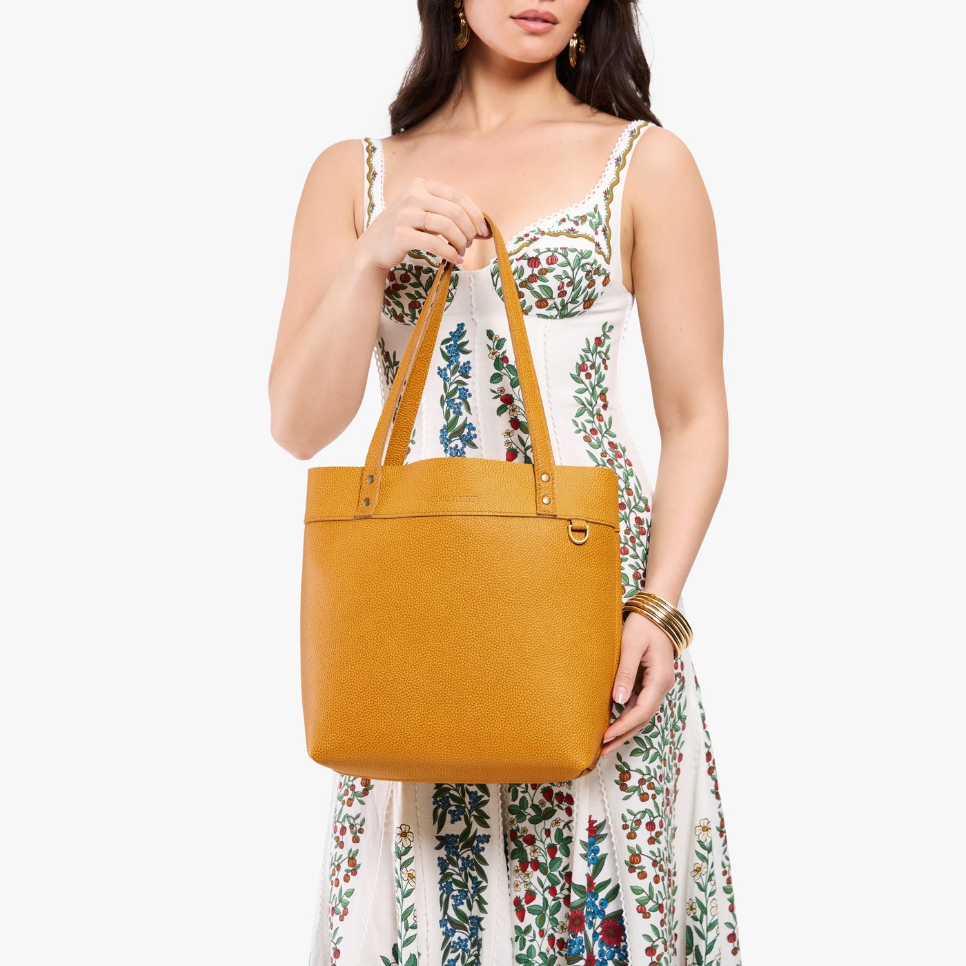 Sunshine*Medium*Classic| Model wearing leather tote bag with riveted straps and exterior key loop