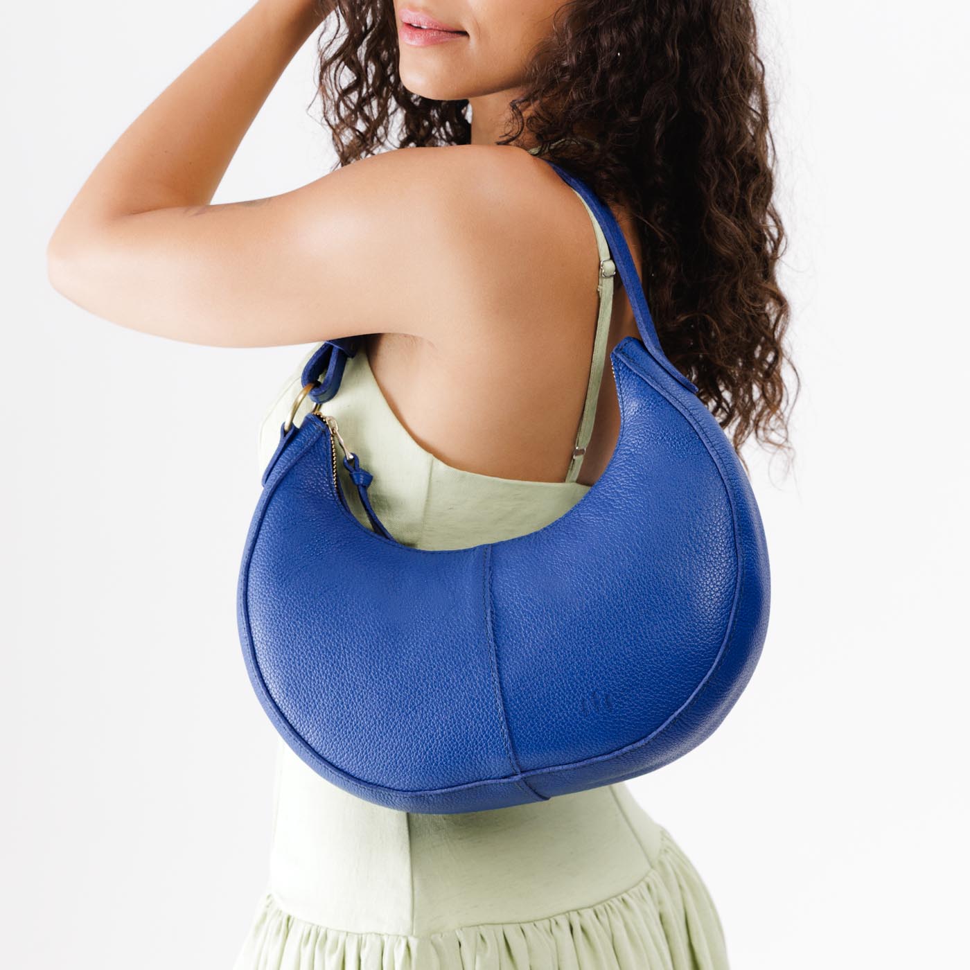 Molino Blue*Classic | Crescent shaped shoulder bag with zipper closure and adjustable strap