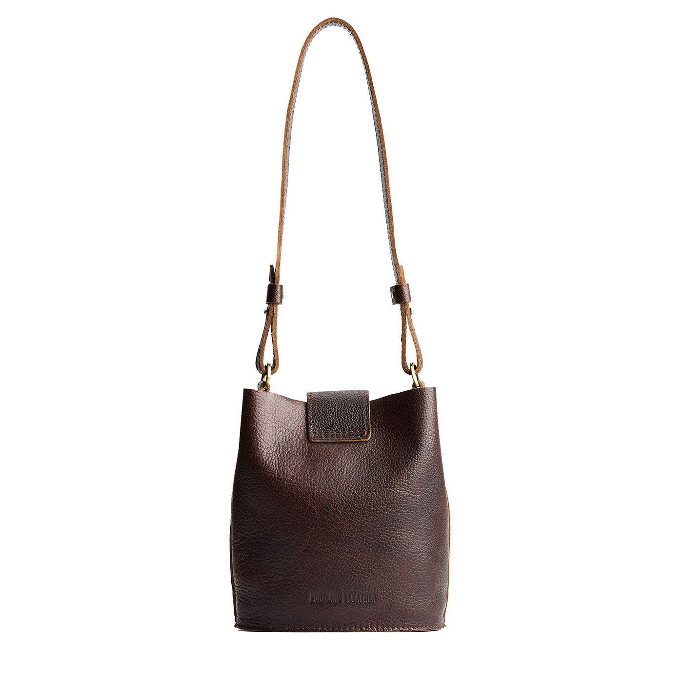 Coldbrew | Leather bucket shoulder bag with adjustable strap and magnetic closure on a white background