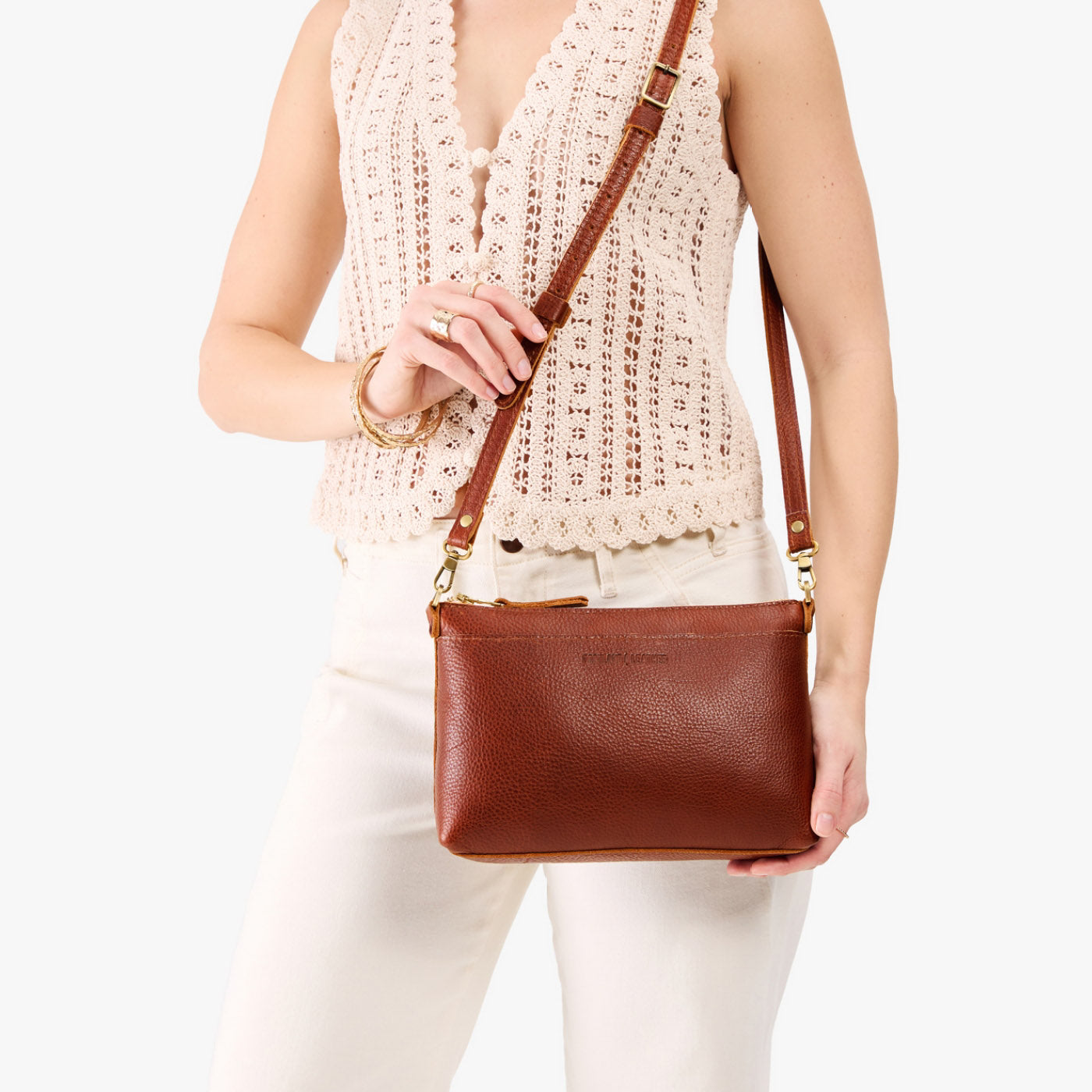 Nutmeg*Classic | Zip top crossbody bag with detachable strap