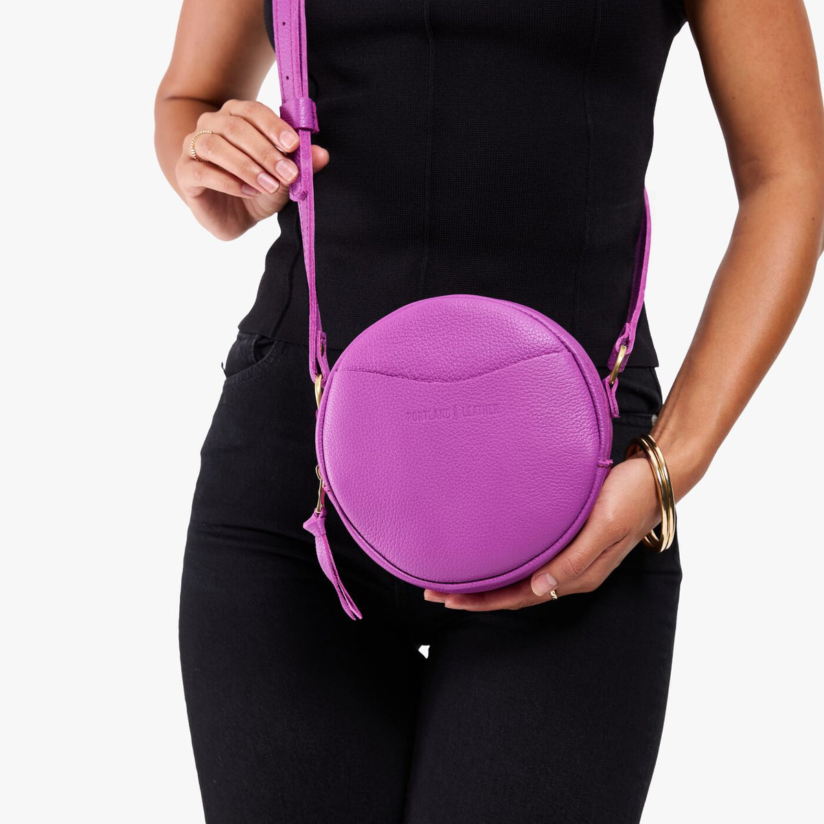 Cattleya*Small | Circle shaped crossbody bag with top zipper