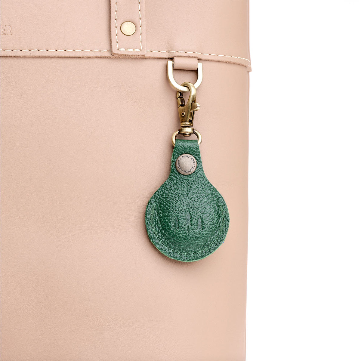 Bacalar | Round leather AirTag holder with snap closure and swivel lobster claw clasp
